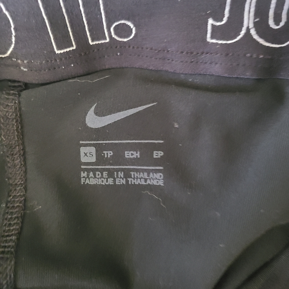 Nike Running Shorts - Picture 2 of 3